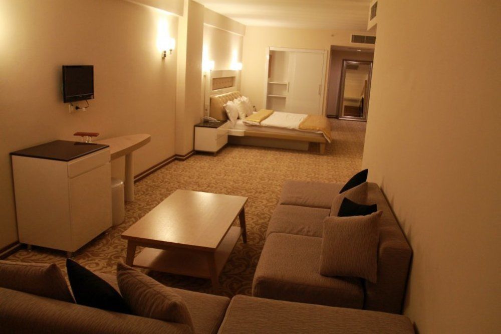 Ozpark Hotel Akşehir Esterno foto